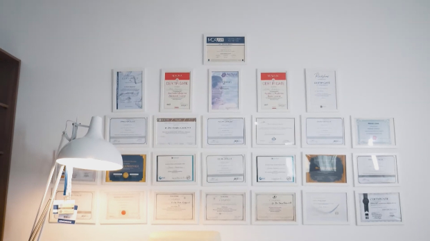 Сиви мантили, 1. еп.