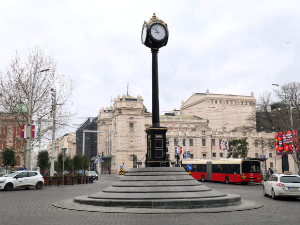 Покварен сат на Тргу Републике, два механизма не раде правилно