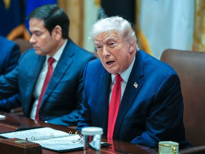 Трамп: Време је да се Американци ослободе Епстинових досијеа, жао ми је што ће Клинтонови сведочити