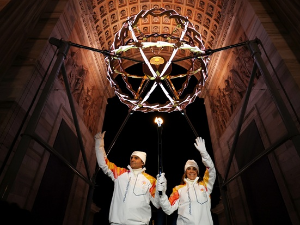 Пламенови горе у Милану и Кортини, отворене су 25. Олимпијске зимске игре