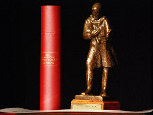 Статуета „Јоаким Вујић“ Драмском департману новосадске Академије, прстен Александру Лукачу