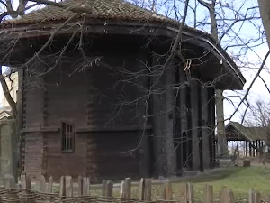 Растављена, састављена... Брвнара у Цветкама је храм који је једном давно „одлетео у непознатом правцу