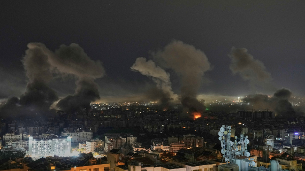 Ирански дронови циљали седиште Шин Бета, нафтна поља у УАЕ и аеродром у Кувајту; Израел бомбардовао Бејрут