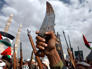 Битка за Црвено море - Хути, за сада, само нишане бродове у Баб ел Мандебу