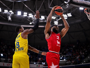 Милано чува наде за плеј-ин, Макабија издао шут