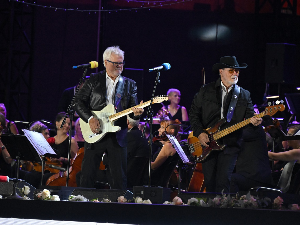 Звучни зид – ЈУ Група