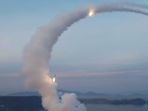 Сеул: Северна Кореја испалила 10 балистичких ракета ка мору