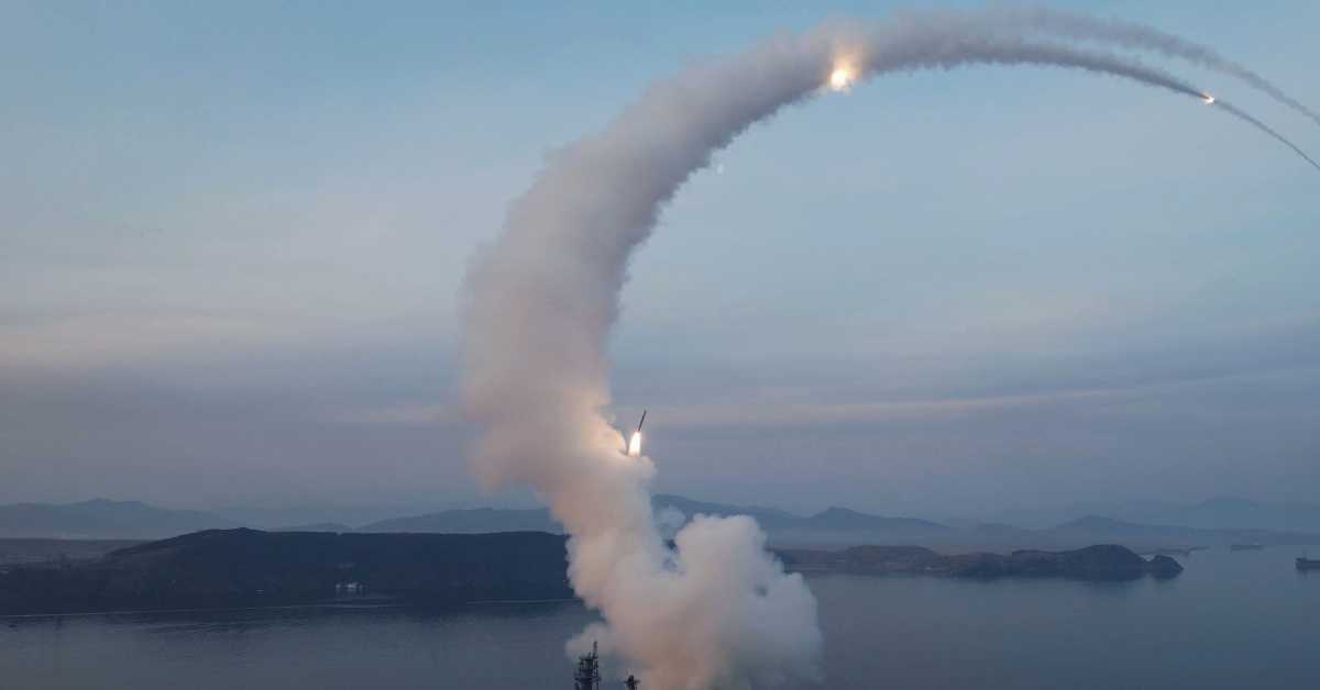 Сеул: Северна Кореја испалила 10 балистичких ракета ка мору
