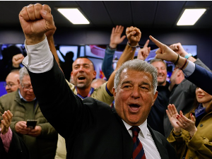 Барселона неће мењати председника, Лапорта наставља своју мисију