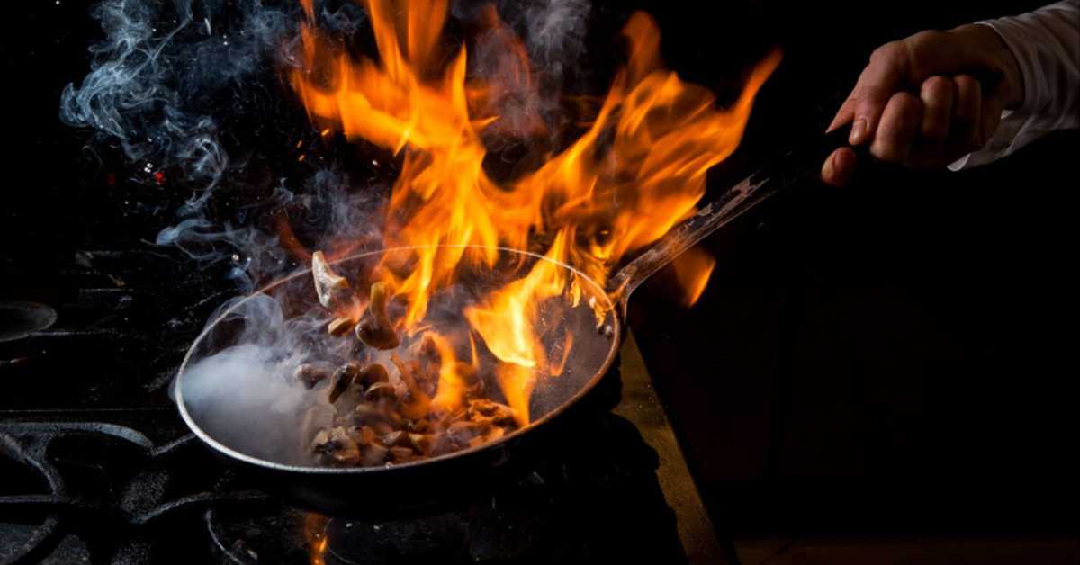 Кухињска физика: Колико треба чекати да из флаше исцури и последња кап уља