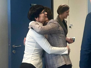 Брнабић у Бриселу са Мартом Кос и Копманом: Србија одлучно наставља свој европски пут