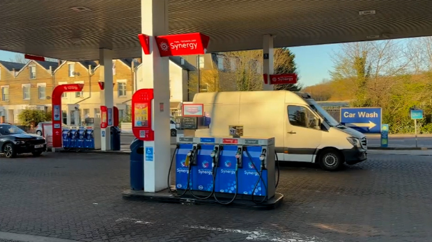 Британска влада за сада зауздава цене горива, највећи страх пораст јавног дуга 