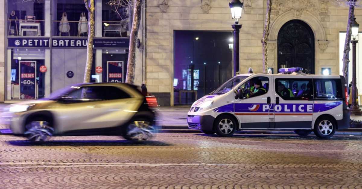 Спречен терористички напад испред Банке Америке у Паризу