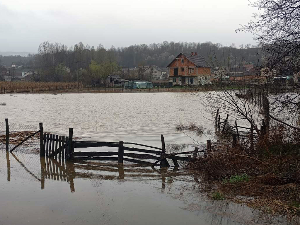 Водостаји у порасту широм Србије, спасиоци испмупавали воду на подручју Ваљева и Чачка