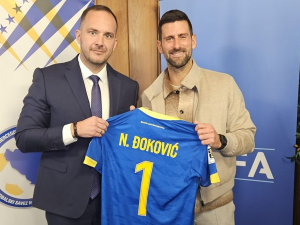 Дрес репрезентације БиХ са бројем један и овације за Ђоковића у Зеници