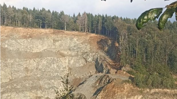 Говори да бих те видео: У обручу каменолома