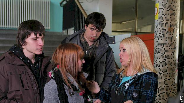 Приђи ближе: Бал под маскама