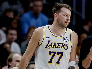 Дончић предводио Лејкерсе у победи над Њујорком