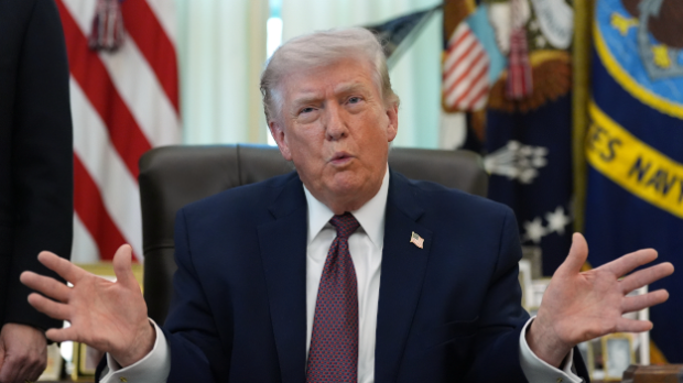 Трамп: Довршавамо посао у Ирану, уништићемо све што имају; Погођен резервоар за гориво на аеродрому у Кувајту