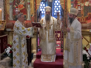 Патријарх Порфирије у Пећкој патријаршији: Вером, надом и љубављу примамо Божју победу над смрћу