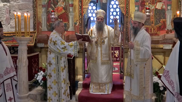Патријарх Порфирије у Пећкој патријаршији: Вером, надом и љубављу примамо Божју победу над смрћу