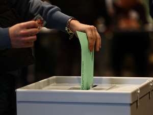 Биралишта у Мађарској затворена, броје се гласови