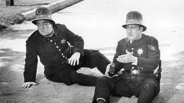 Абот и Костело срећу кистонске полицајце