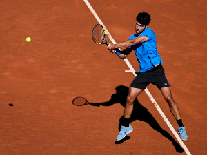 Алкараз успешан у првом колу Барселоне