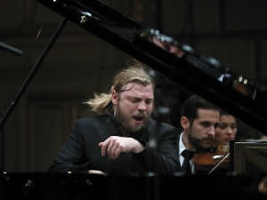  Денис Кожухин изводи сонате Јозефа Хајдна 