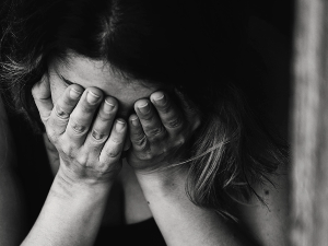 Како препознати да је неко жртва трговине људима