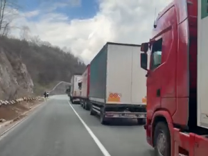 Гранични прелаз Драченовац блокиран дуже од најављеног, возачи најављују радикализацију протеста