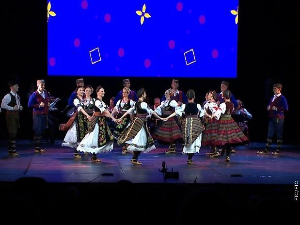 Стилске особине извођења српског кола