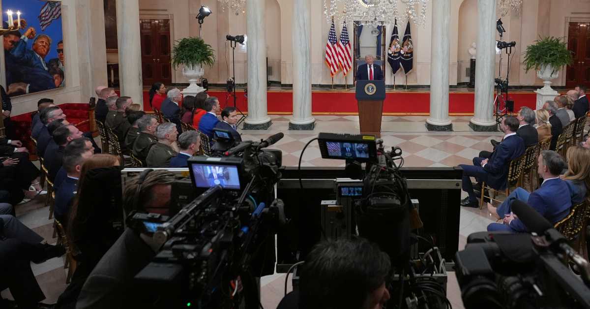 Трамп: Удараћемо Иран изузетно снажно још две-три недеље 