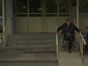 Заробљени у солитеру – није довољно да постоји рампа, битно је и каква