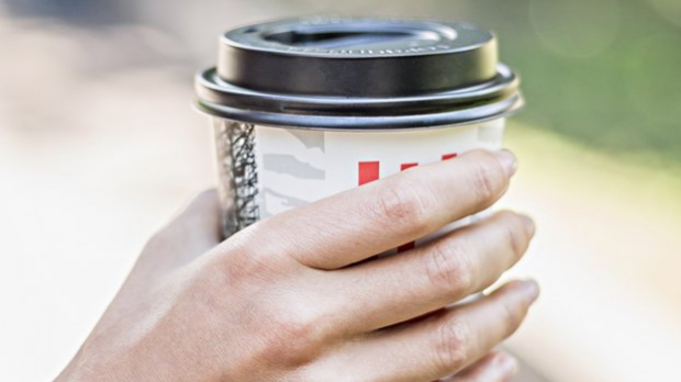 Филећи пиле и капучино за понети