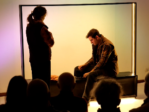 Комади које бришу границу између класичне позорнице и личног доживљаја на Позоришном фестивалу у Пароброду