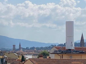 Џиновска антена нарушила панораму Фиренце