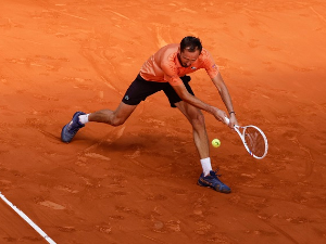 Медведев победио нову тениску наду за осмину финала Мадрида