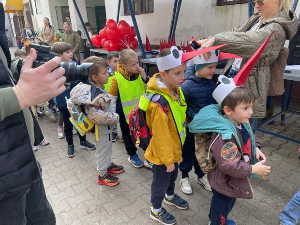 Паноникум: Роде као део локалне заједнице