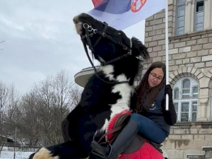 Село граду, град селу