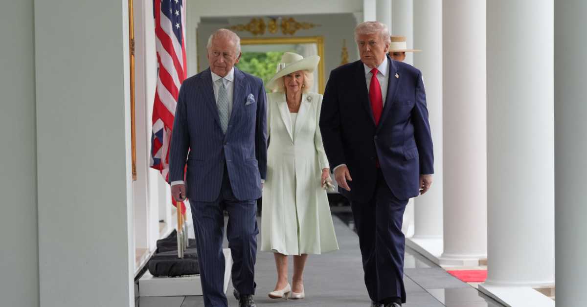 Епстин, Путин и читање са усана – зашто је краљ Чарлс баш сада посетио Трампа