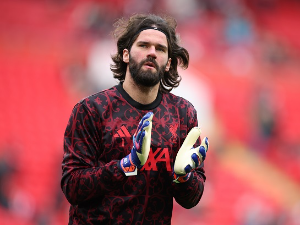 Голман Ливерпула Алисон због повреде бутног мишића мора на вишенедељну паузу