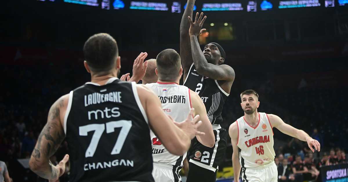 Слобода добра, Партизан још бољи - вратио се Ловерњ, разгоропадио се Лакић