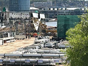 Обрушио се кран на градилишту новог моста, једна особа погинула