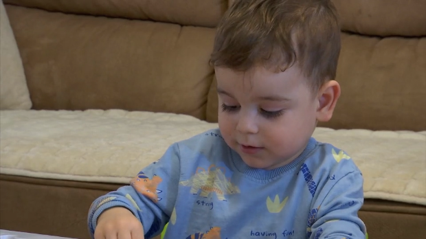 Да Урош чује рођенданску песмицу – прикупља се новац за лечење трогодишњег дечака