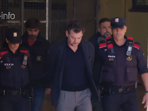 Сенка сумње над модном империјом: Син оснивача „Манга“ ухапшен и осумњичен за очеву смрт