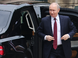 Зашто је Путин скинуо сако у Пекингу