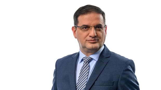 За столом са Апостолом