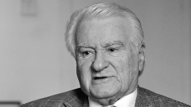 Агора: Ин мемориам: Драгољуб Мићуновић