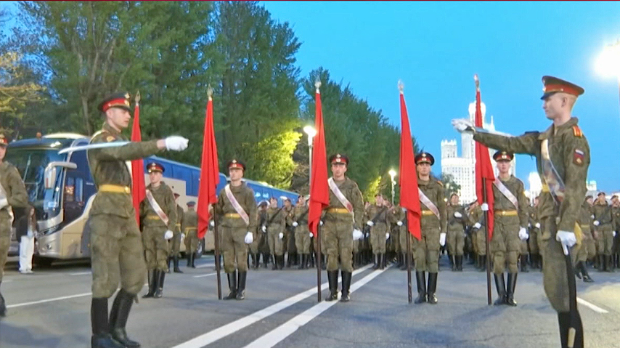 Четвртком у 9: Дан победе – рат и мир на одређено време